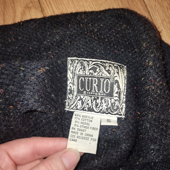 Curio Sweater - Picture 5 of 7
